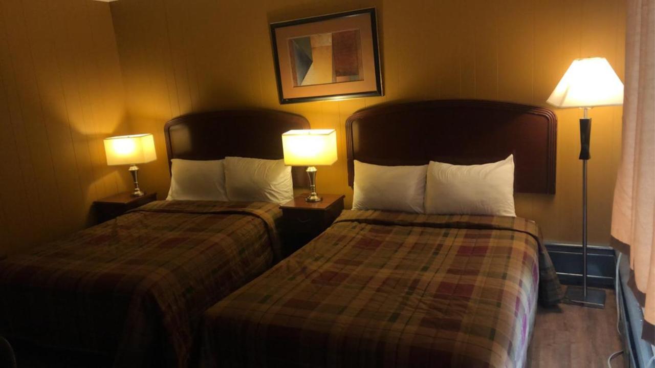 Moose Motel Smooth Rock Falls Екстериор снимка